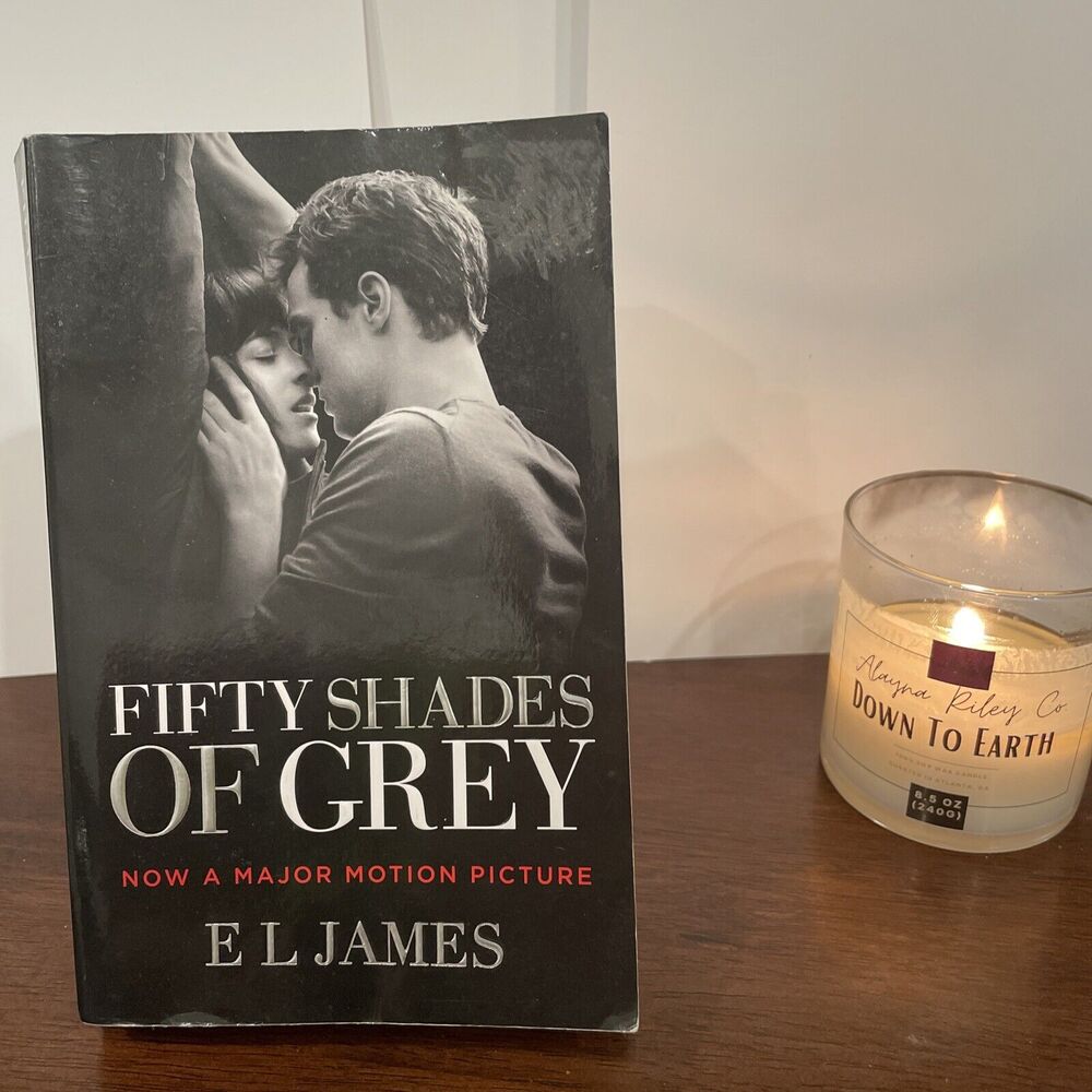 Fifty Shades of Grey Ser.: Fifty Shades of Grey (Movie Tie-In Edition) Book One